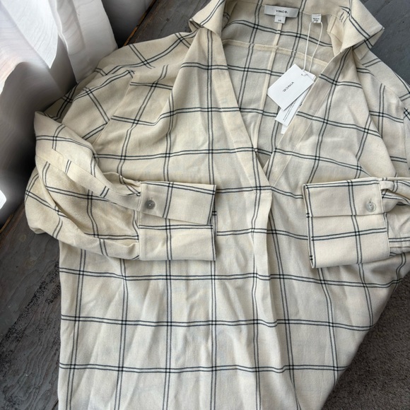 NWT Vince long sleeve vneck blouse ~pale oat | size large - Picture 7 of 8